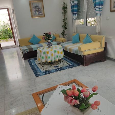 Etage De Villa Avec Jardin, Pres De L'Aireport Et Parking Prive Ariana Ngoại thất bức ảnh