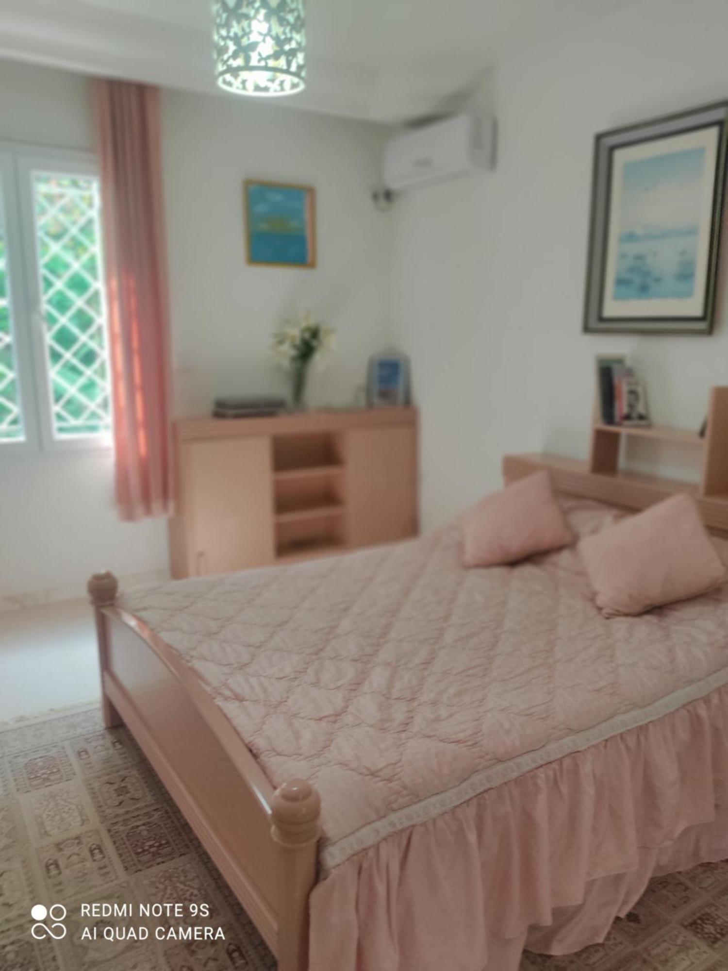 Etage De Villa Avec Jardin, Pres De L'Aireport Et Parking Prive Ariana Ngoại thất bức ảnh