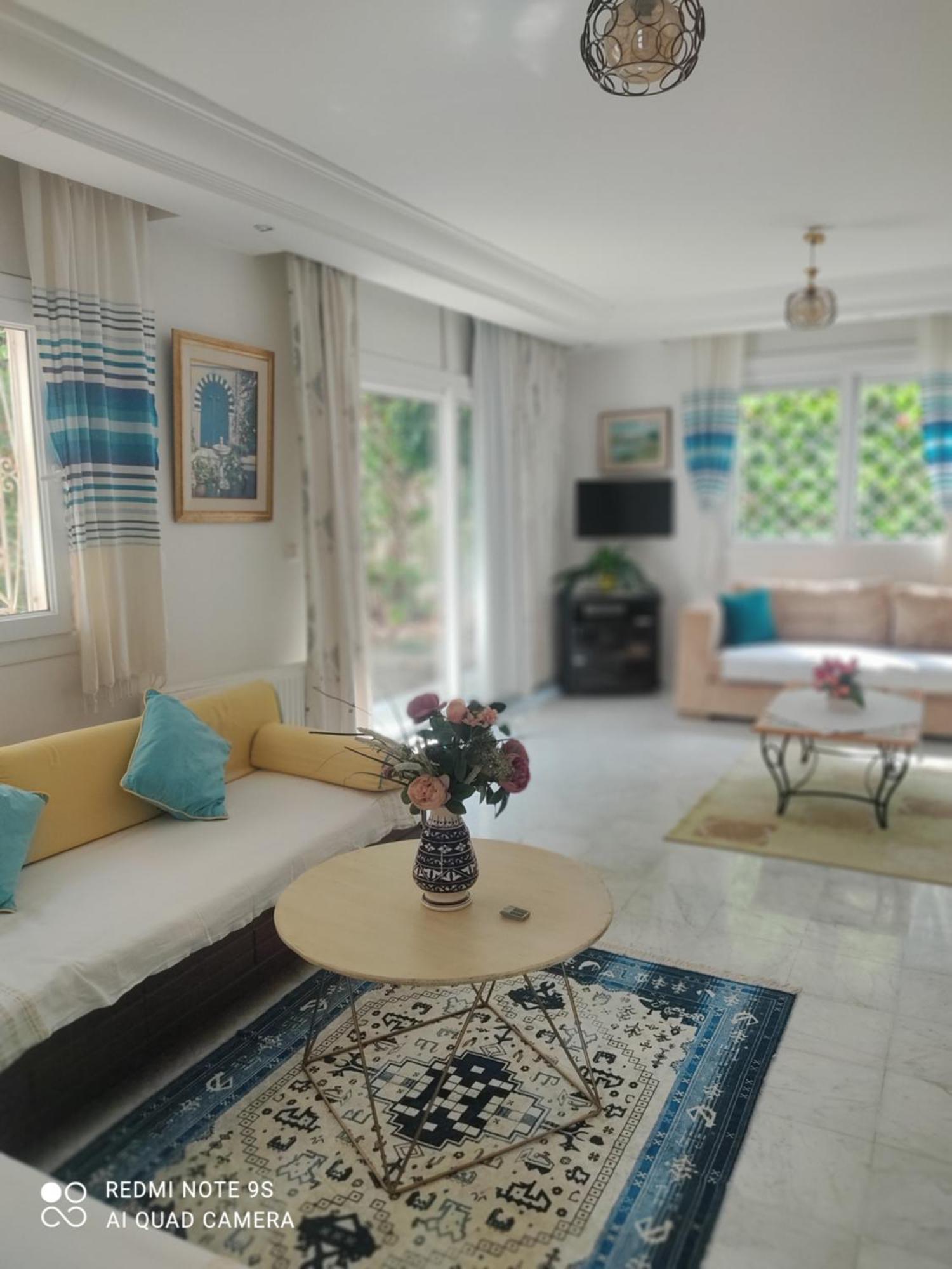 Etage De Villa Avec Jardin, Pres De L'Aireport Et Parking Prive Ariana Ngoại thất bức ảnh