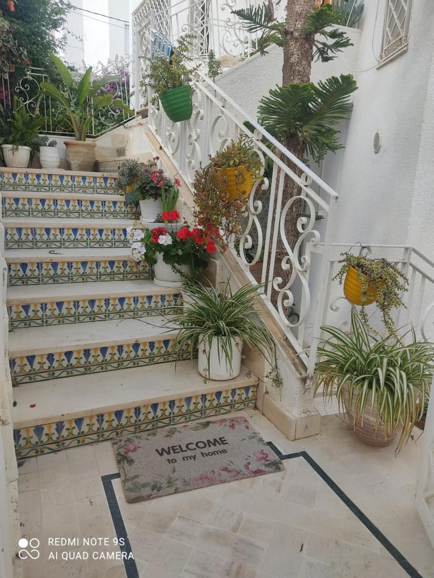Etage De Villa Avec Jardin, Pres De L'Aireport Et Parking Prive Ariana Ngoại thất bức ảnh