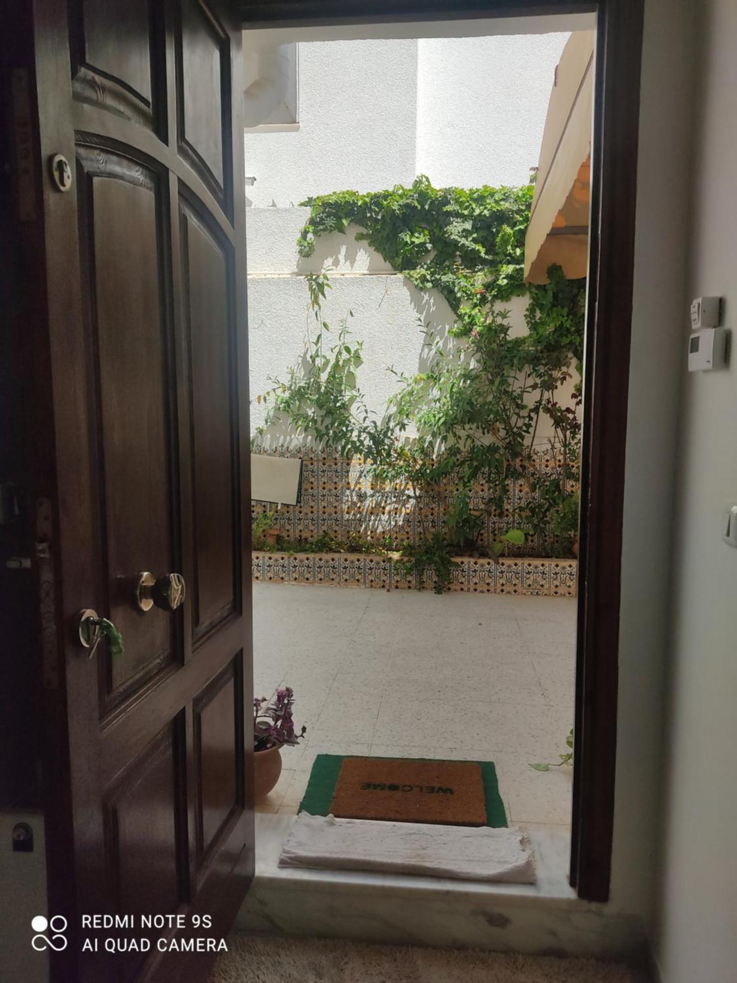 Etage De Villa Avec Jardin, Pres De L'Aireport Et Parking Prive Ariana Ngoại thất bức ảnh