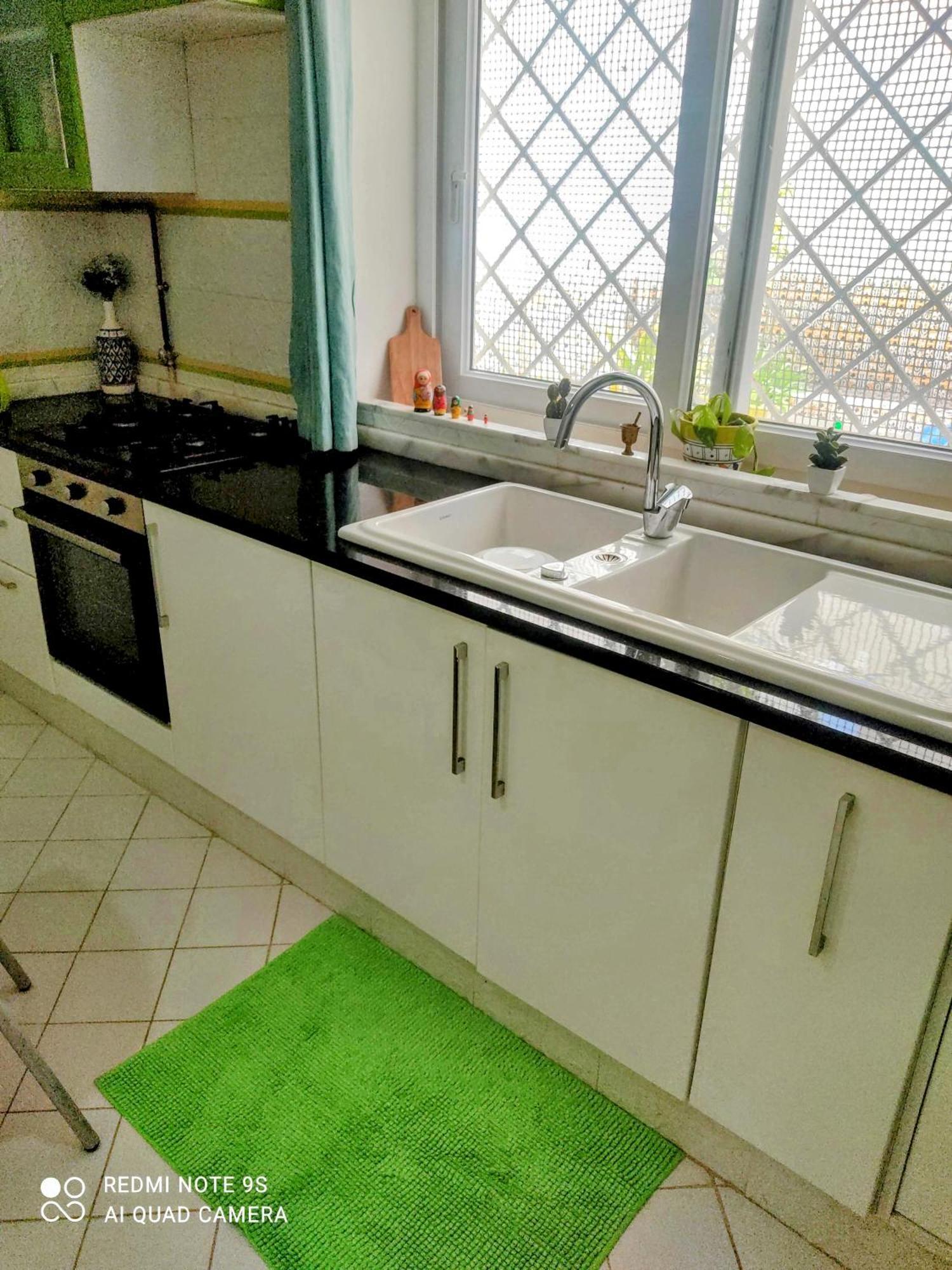Etage De Villa Avec Jardin, Pres De L'Aireport Et Parking Prive Ariana Ngoại thất bức ảnh
